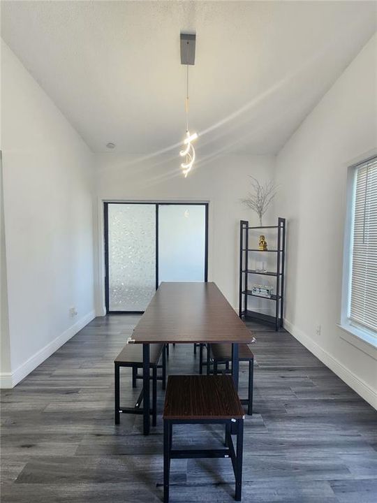 出租: $2,500 (4 贝兹, 2 浴室, 1732 平方英尺)