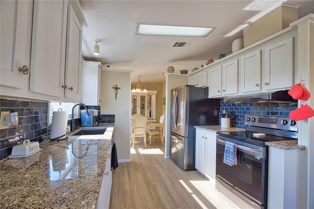 Active With Contract: $165,000 (2 beds, 2 baths, 1184 Square Feet)