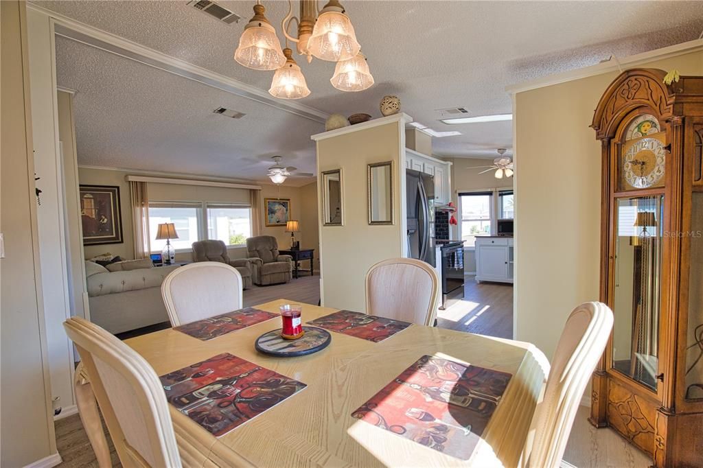 Active With Contract: $165,000 (2 beds, 2 baths, 1184 Square Feet)