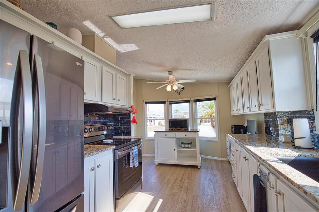 Active With Contract: $165,000 (2 beds, 2 baths, 1184 Square Feet)