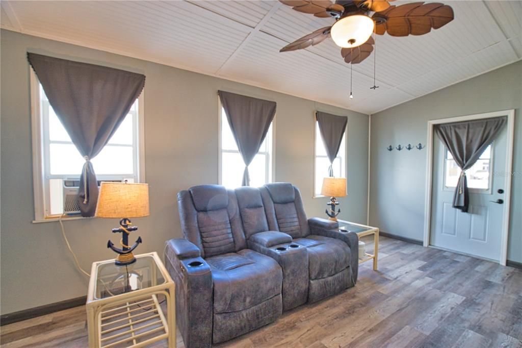 Active With Contract: $165,000 (2 beds, 2 baths, 1184 Square Feet)