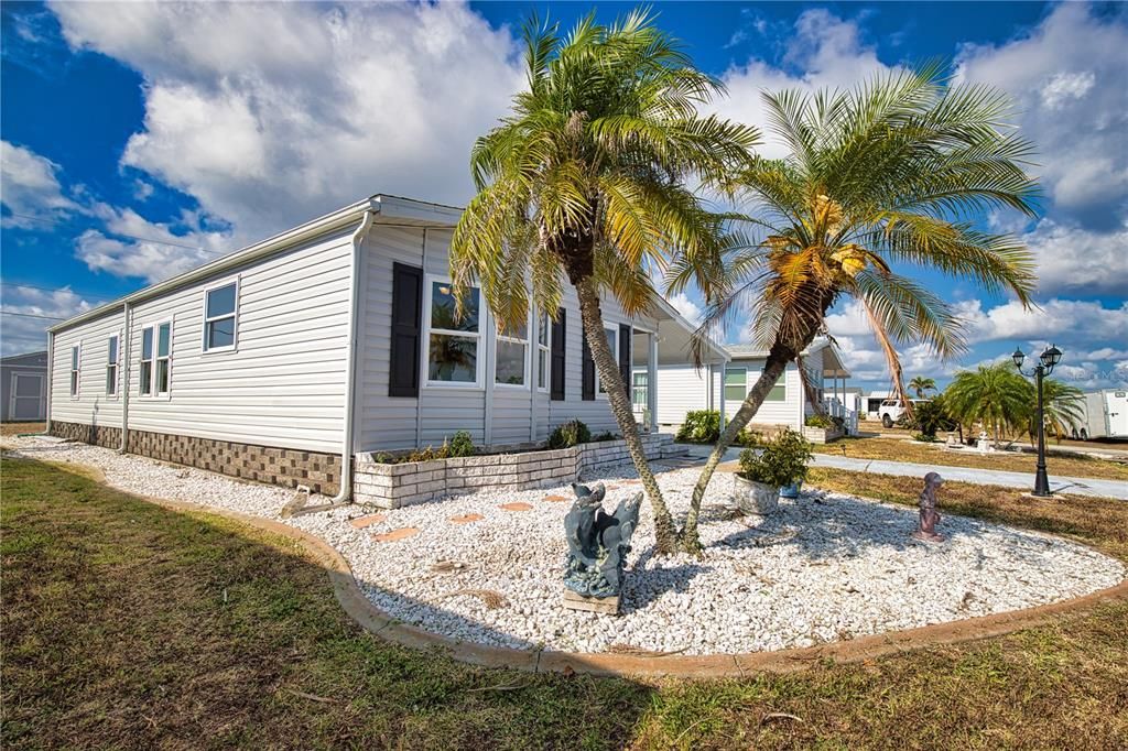 Active With Contract: $165,000 (2 beds, 2 baths, 1184 Square Feet)