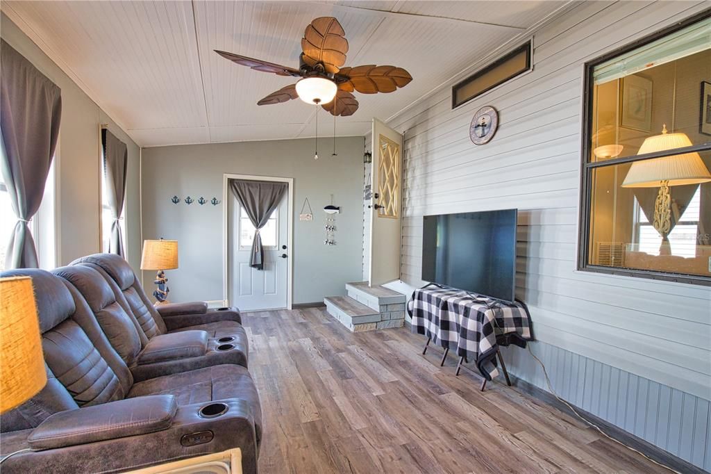 Active With Contract: $165,000 (2 beds, 2 baths, 1184 Square Feet)