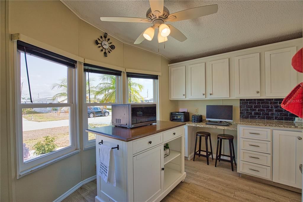 Active With Contract: $165,000 (2 beds, 2 baths, 1184 Square Feet)