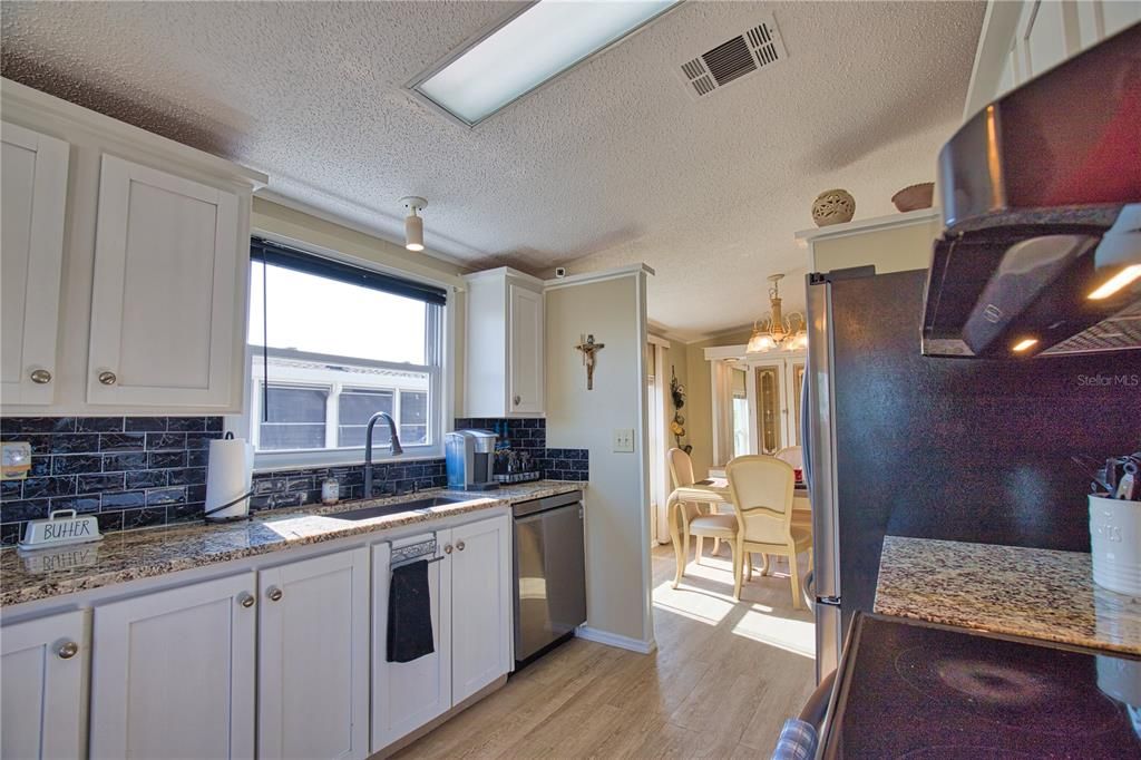 Active With Contract: $165,000 (2 beds, 2 baths, 1184 Square Feet)