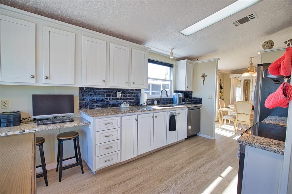 Active With Contract: $165,000 (2 beds, 2 baths, 1184 Square Feet)