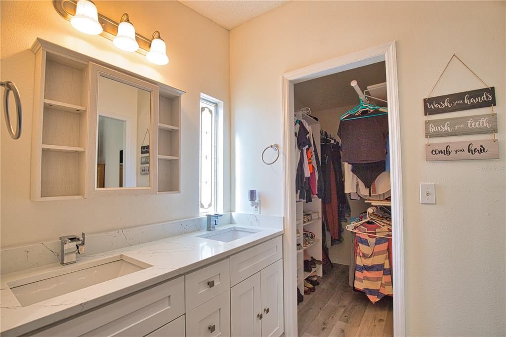 Active With Contract: $165,000 (2 beds, 2 baths, 1184 Square Feet)