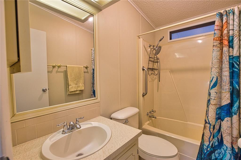 Active With Contract: $165,000 (2 beds, 2 baths, 1184 Square Feet)