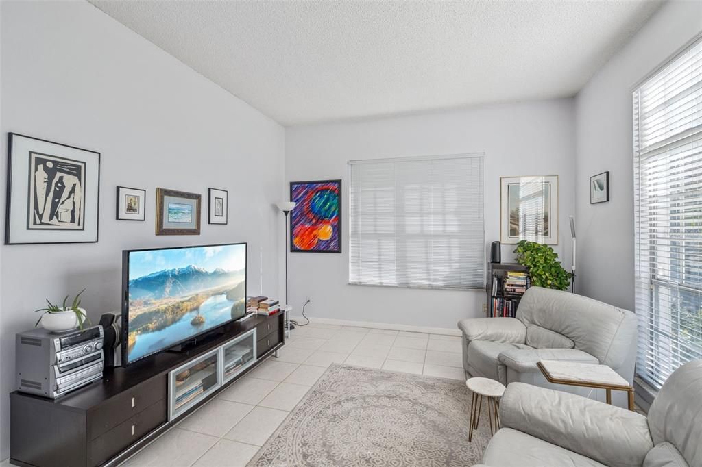 待售: $590,000 (4 贝兹, 2 浴室, 2158 平方英尺)