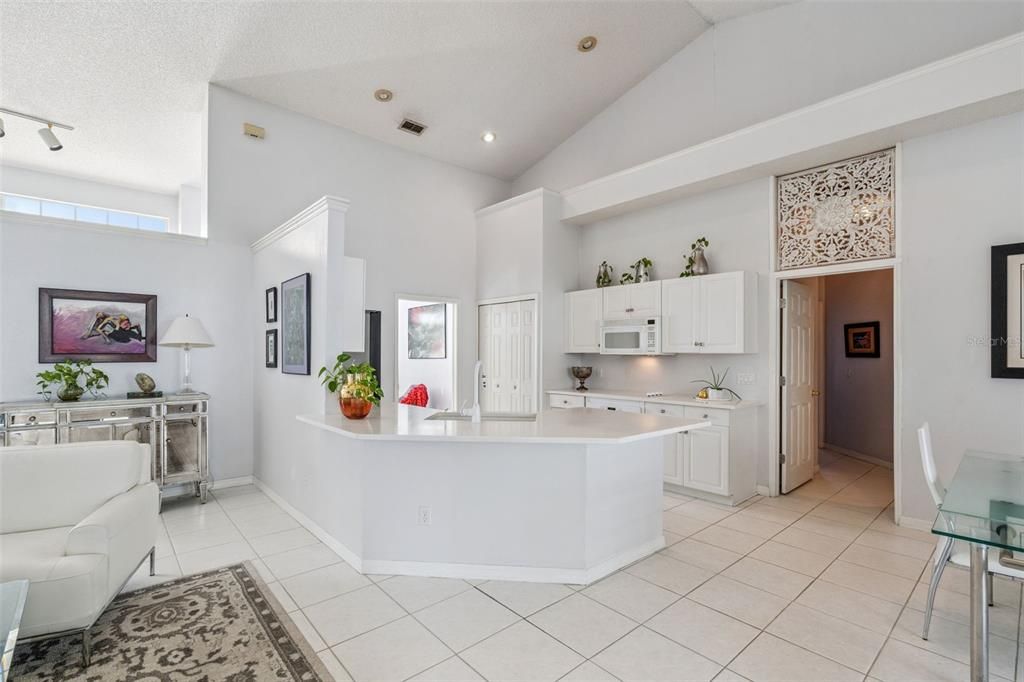 待售: $590,000 (4 贝兹, 2 浴室, 2158 平方英尺)