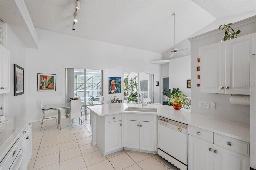 待售: $590,000 (4 贝兹, 2 浴室, 2158 平方英尺)