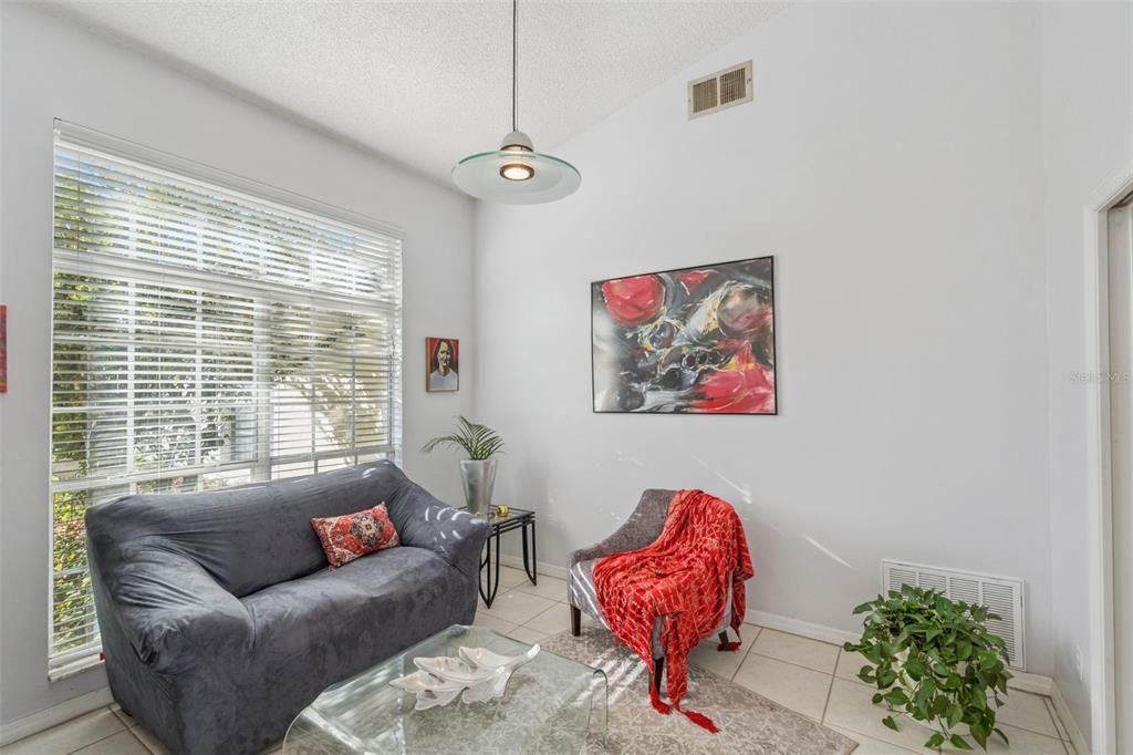 待售: $590,000 (4 贝兹, 2 浴室, 2158 平方英尺)