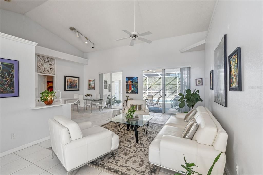 待售: $590,000 (4 贝兹, 2 浴室, 2158 平方英尺)