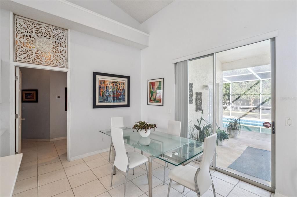 待售: $590,000 (4 贝兹, 2 浴室, 2158 平方英尺)