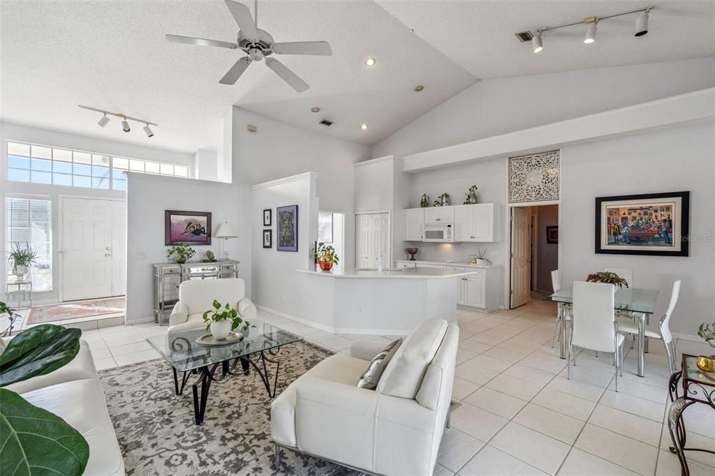 待售: $590,000 (4 贝兹, 2 浴室, 2158 平方英尺)