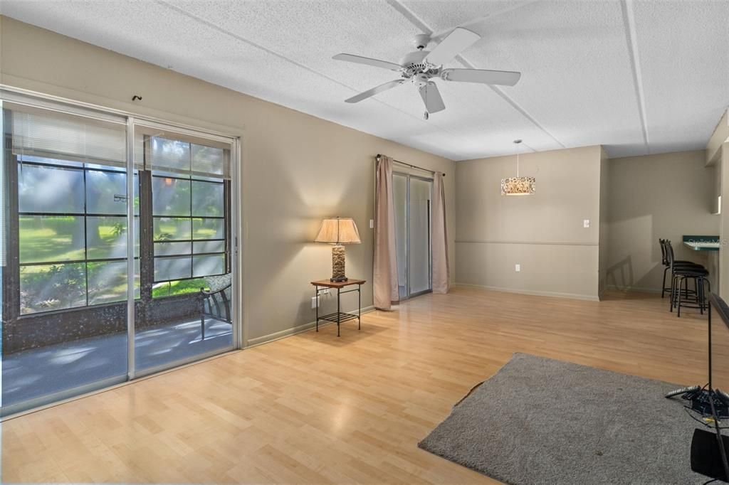 待售: $109,000 (2 贝兹, 2 浴室, 1035 平方英尺)