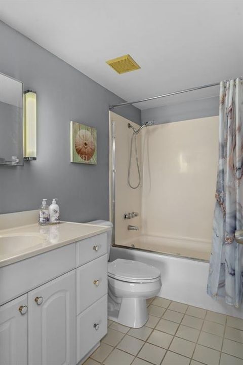 待售: $109,000 (2 贝兹, 2 浴室, 1035 平方英尺)