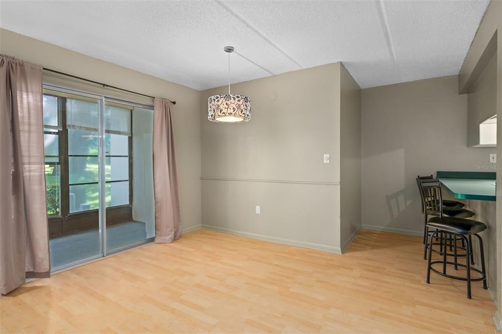 待售: $109,000 (2 贝兹, 2 浴室, 1035 平方英尺)