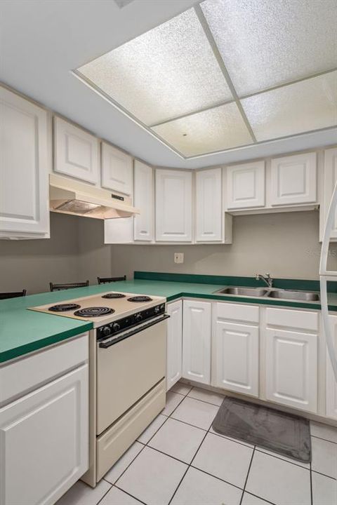 待售: $109,000 (2 贝兹, 2 浴室, 1035 平方英尺)