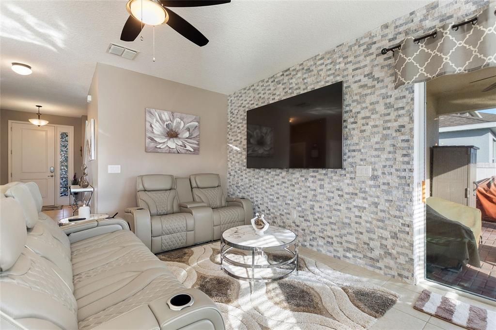 For Sale: $390,000 (4 beds, 3 baths, 2384 Square Feet)