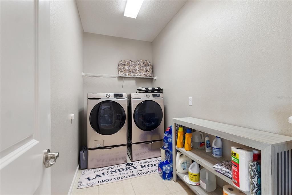 For Sale: $390,000 (4 beds, 3 baths, 2384 Square Feet)