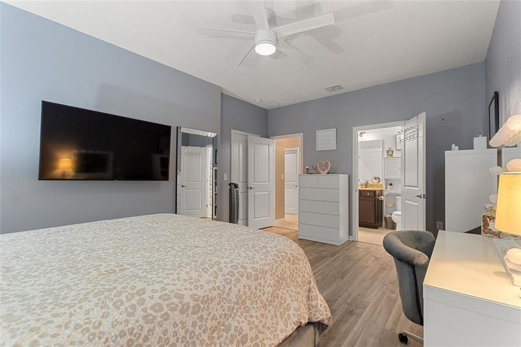 For Sale: $390,000 (4 beds, 3 baths, 2384 Square Feet)