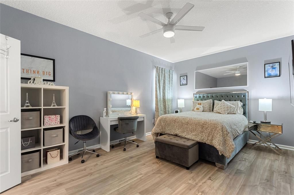 For Sale: $390,000 (4 beds, 3 baths, 2384 Square Feet)