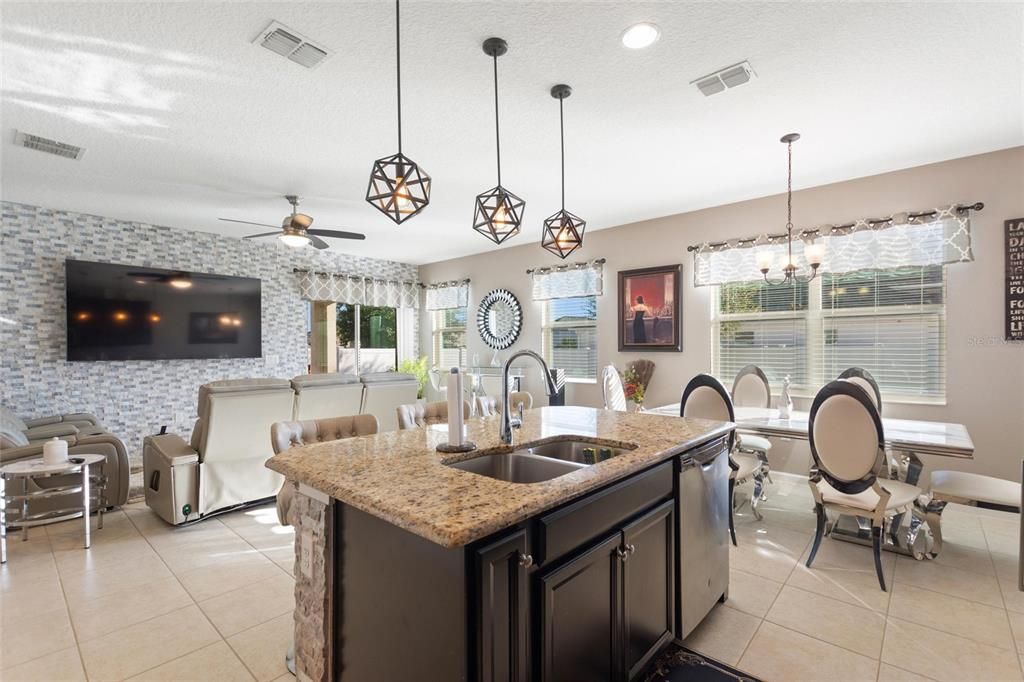 For Sale: $390,000 (4 beds, 3 baths, 2384 Square Feet)