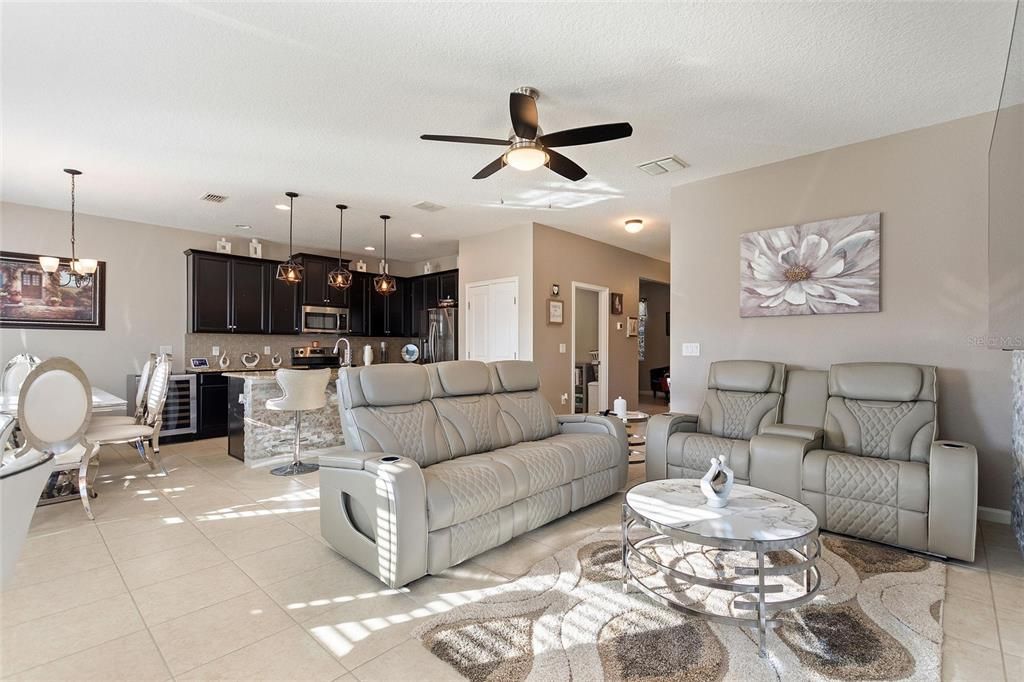 For Sale: $390,000 (4 beds, 3 baths, 2384 Square Feet)