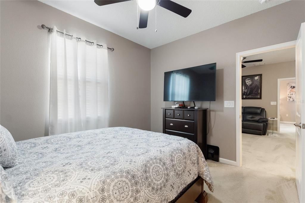 For Sale: $390,000 (4 beds, 3 baths, 2384 Square Feet)