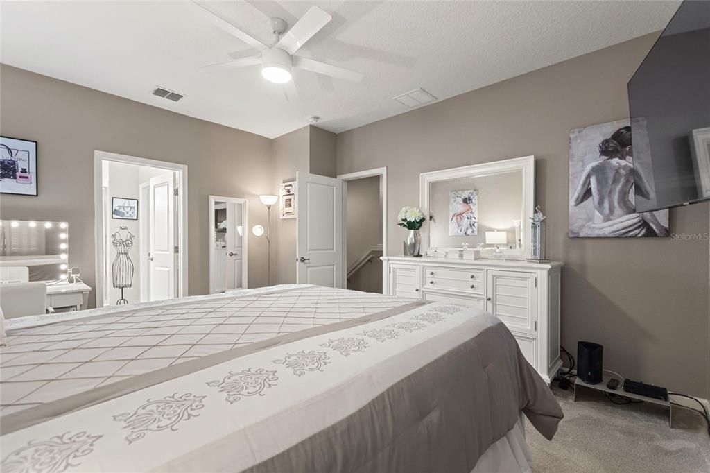 For Sale: $390,000 (4 beds, 3 baths, 2384 Square Feet)