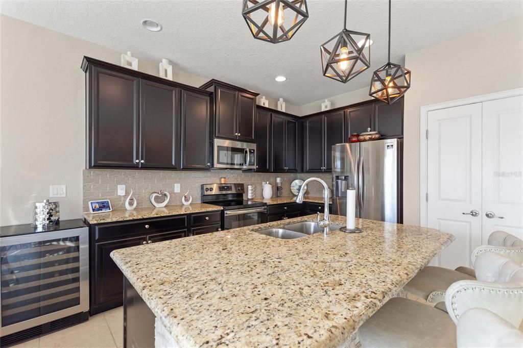 For Sale: $390,000 (4 beds, 3 baths, 2384 Square Feet)