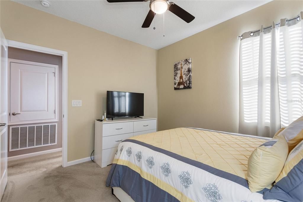 For Sale: $390,000 (4 beds, 3 baths, 2384 Square Feet)