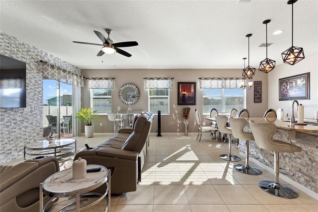 For Sale: $390,000 (4 beds, 3 baths, 2384 Square Feet)