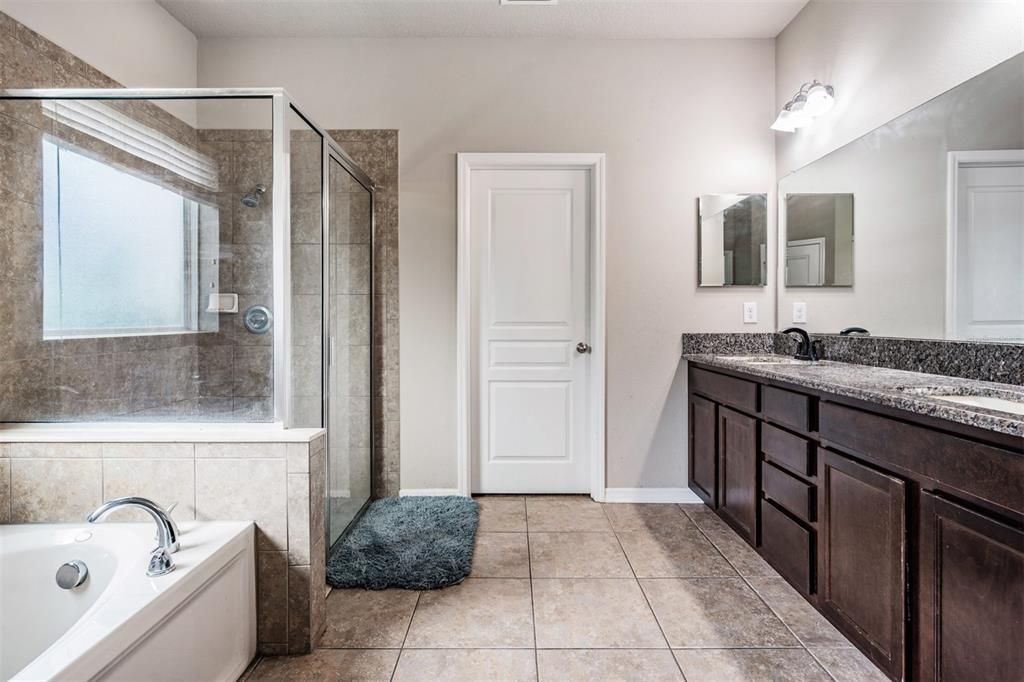 For Sale: $440,000 (3 beds, 3 baths, 2610 Square Feet)