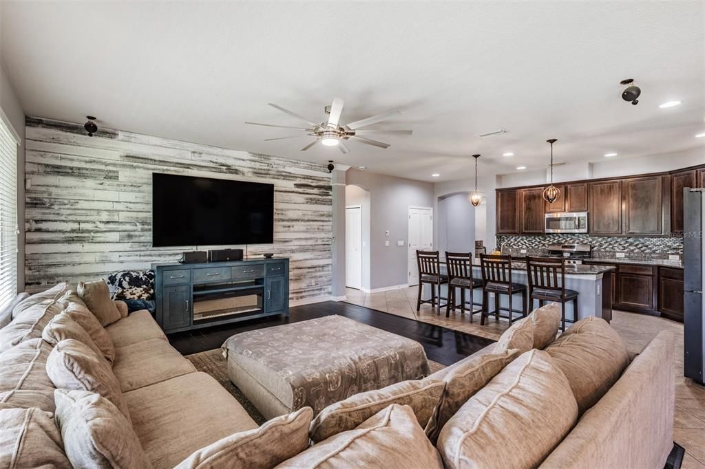 For Sale: $440,000 (3 beds, 3 baths, 2610 Square Feet)