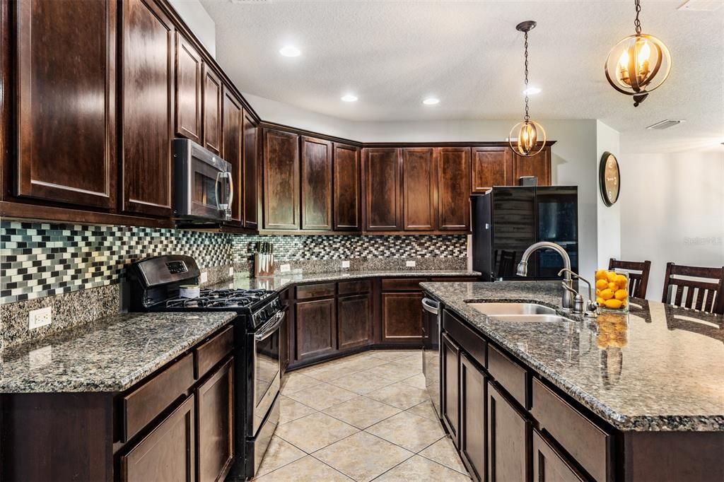 For Sale: $440,000 (3 beds, 3 baths, 2610 Square Feet)