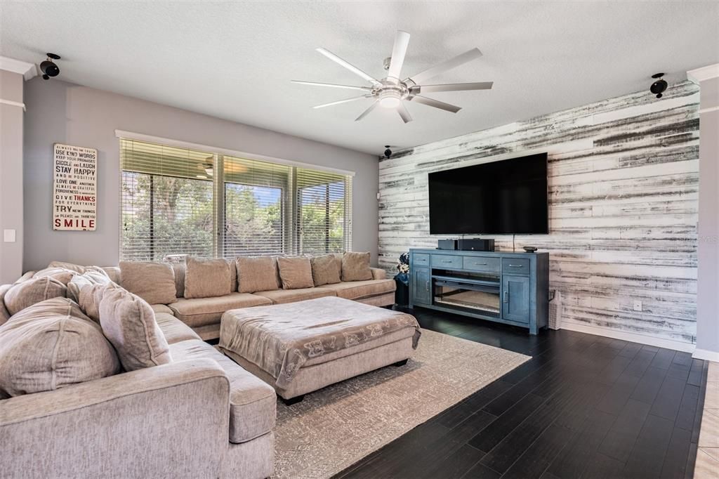 For Sale: $440,000 (3 beds, 3 baths, 2610 Square Feet)