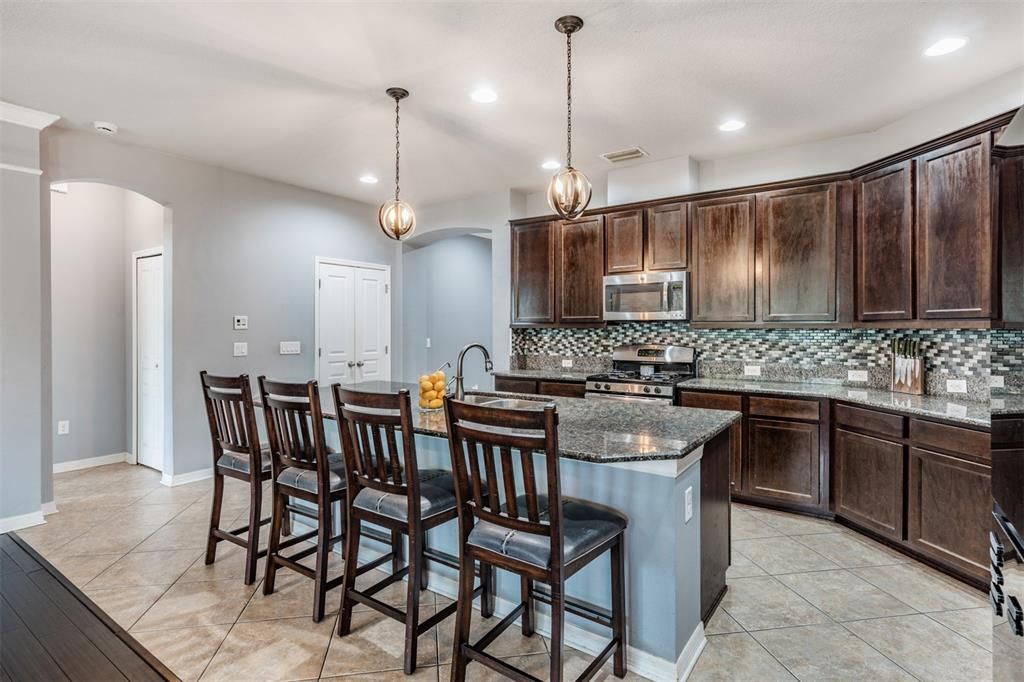 For Sale: $440,000 (3 beds, 3 baths, 2610 Square Feet)