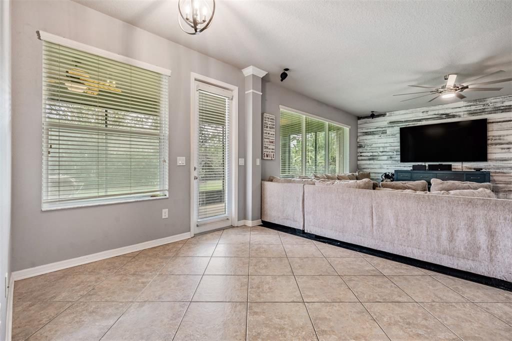 For Sale: $440,000 (3 beds, 3 baths, 2610 Square Feet)