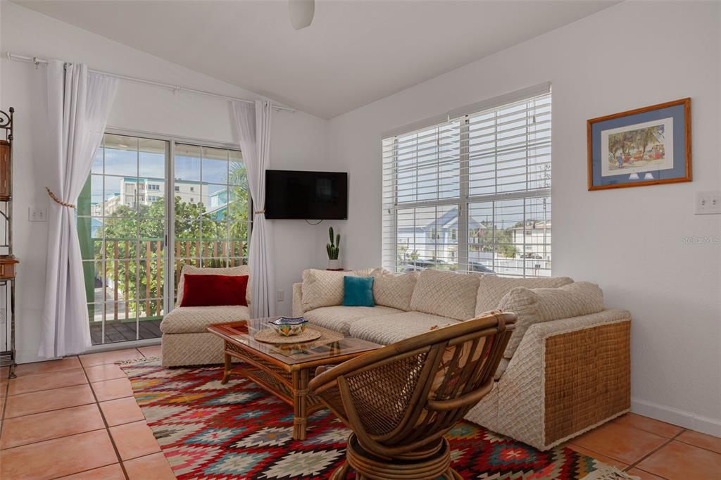 En Venta: $565,000 (3 camas, 2 baños, 1106 Pies cuadrados)