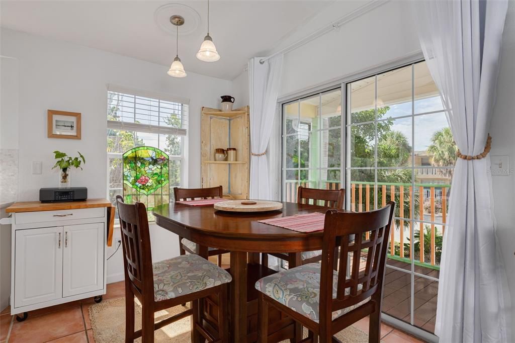 En Venta: $565,000 (3 camas, 2 baños, 1106 Pies cuadrados)