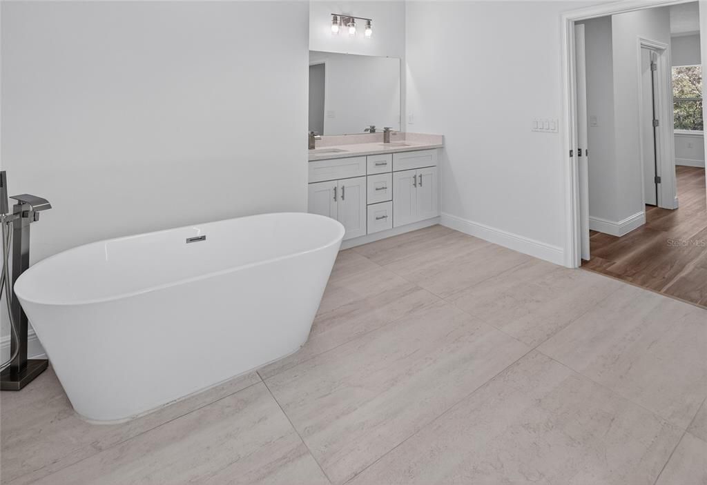 待售: $304,900 (4 贝兹, 2 浴室, 1833 平方英尺)