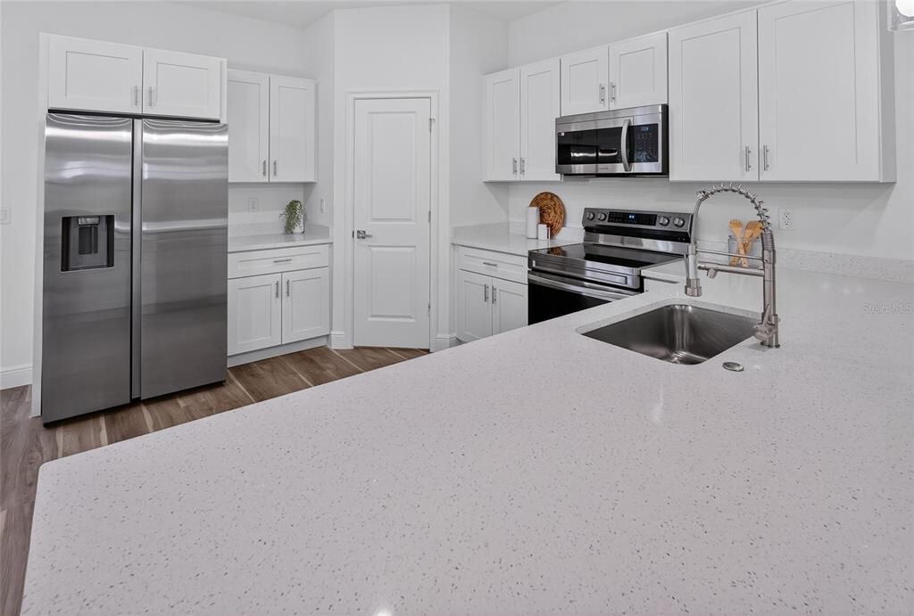 待售: $304,900 (4 贝兹, 2 浴室, 1833 平方英尺)