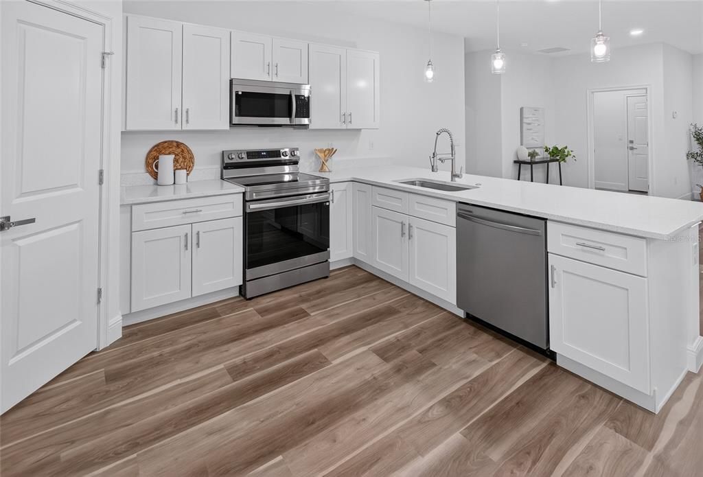 待售: $304,900 (4 贝兹, 2 浴室, 1833 平方英尺)