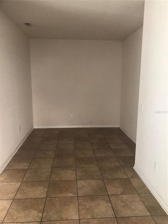 合同活跃: $1,945 (3 贝兹, 2 浴室, 2056 平方英尺)