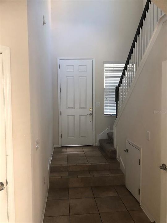 合同活跃: $1,945 (3 贝兹, 2 浴室, 2056 平方英尺)