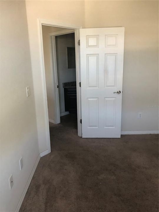 合同活跃: $1,945 (3 贝兹, 2 浴室, 2056 平方英尺)