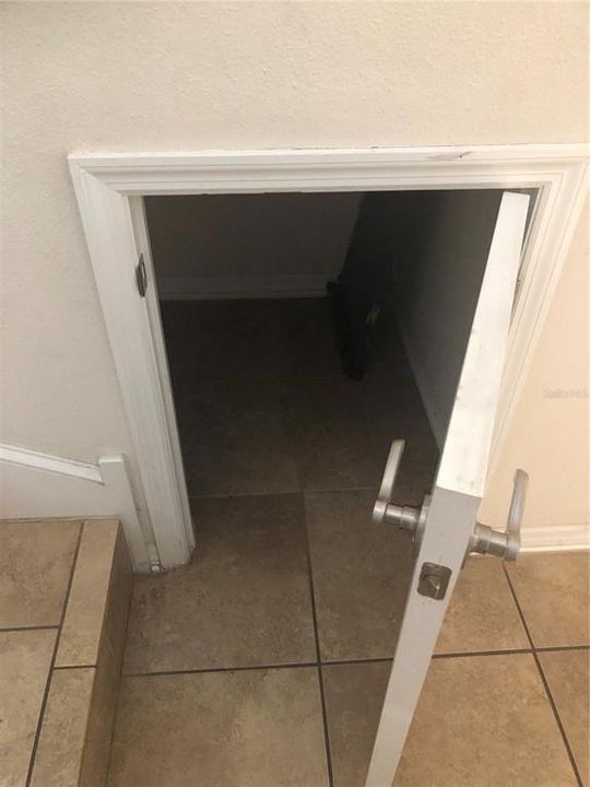 合同活跃: $1,945 (3 贝兹, 2 浴室, 2056 平方英尺)