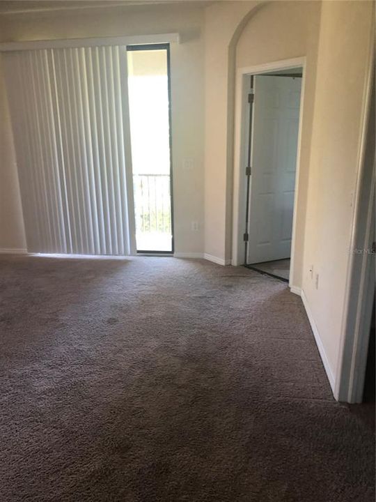 合同活跃: $1,945 (3 贝兹, 2 浴室, 2056 平方英尺)